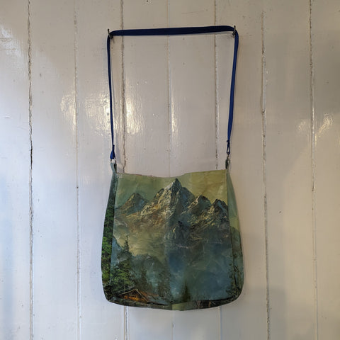 Vintage painting bag - snowy mountain