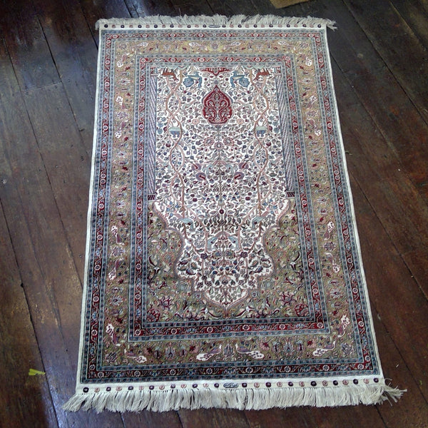 Hand knotted Chinese 100% silk rug